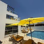 Вилла Mulberry Retreat 0,5km From Everything Корал-Бэй